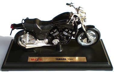 Yamaha Vmax od Maisto